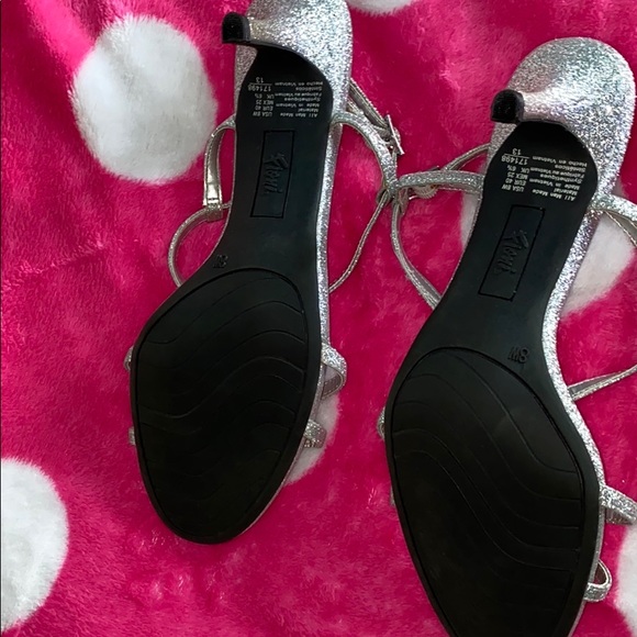 Sliver heels - Picture 3 of 4